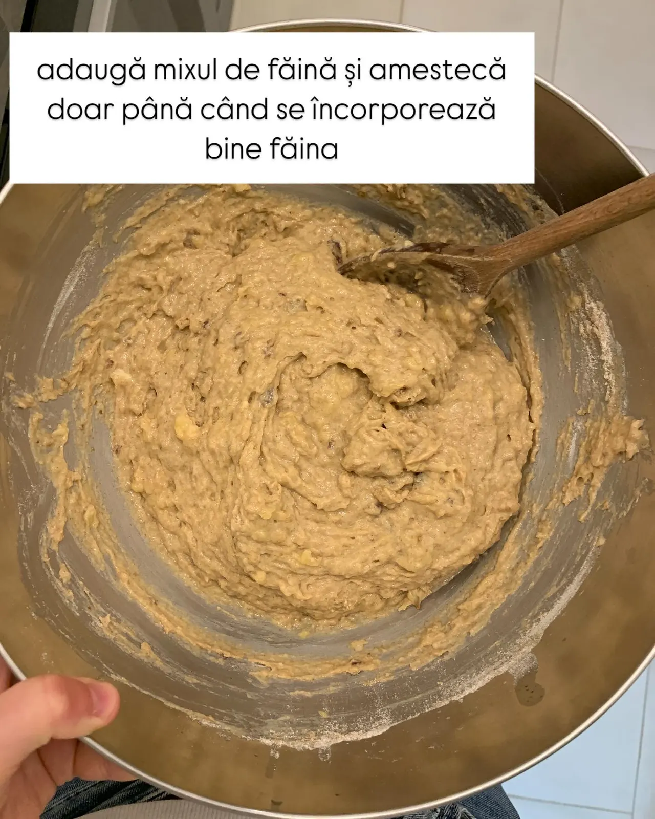 adaugă mixul de făină și amestecă