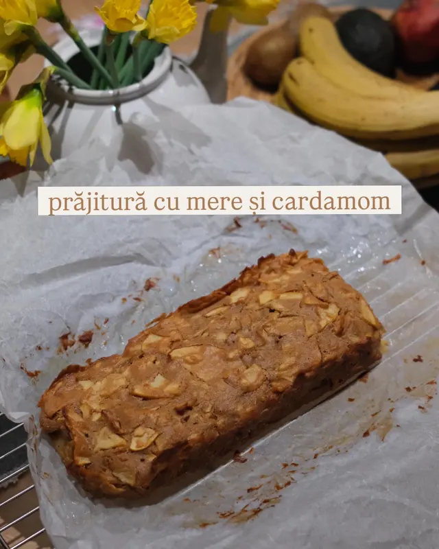 prăjitură cu mere și cardamom