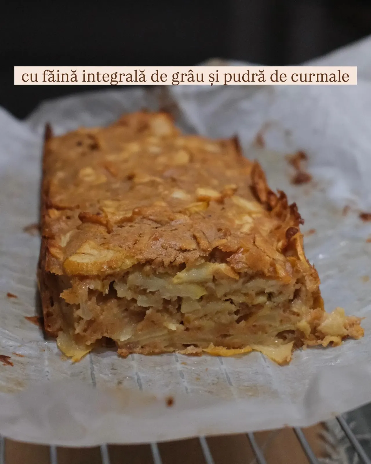 cu făină integrală de grâu și pudră de curmale