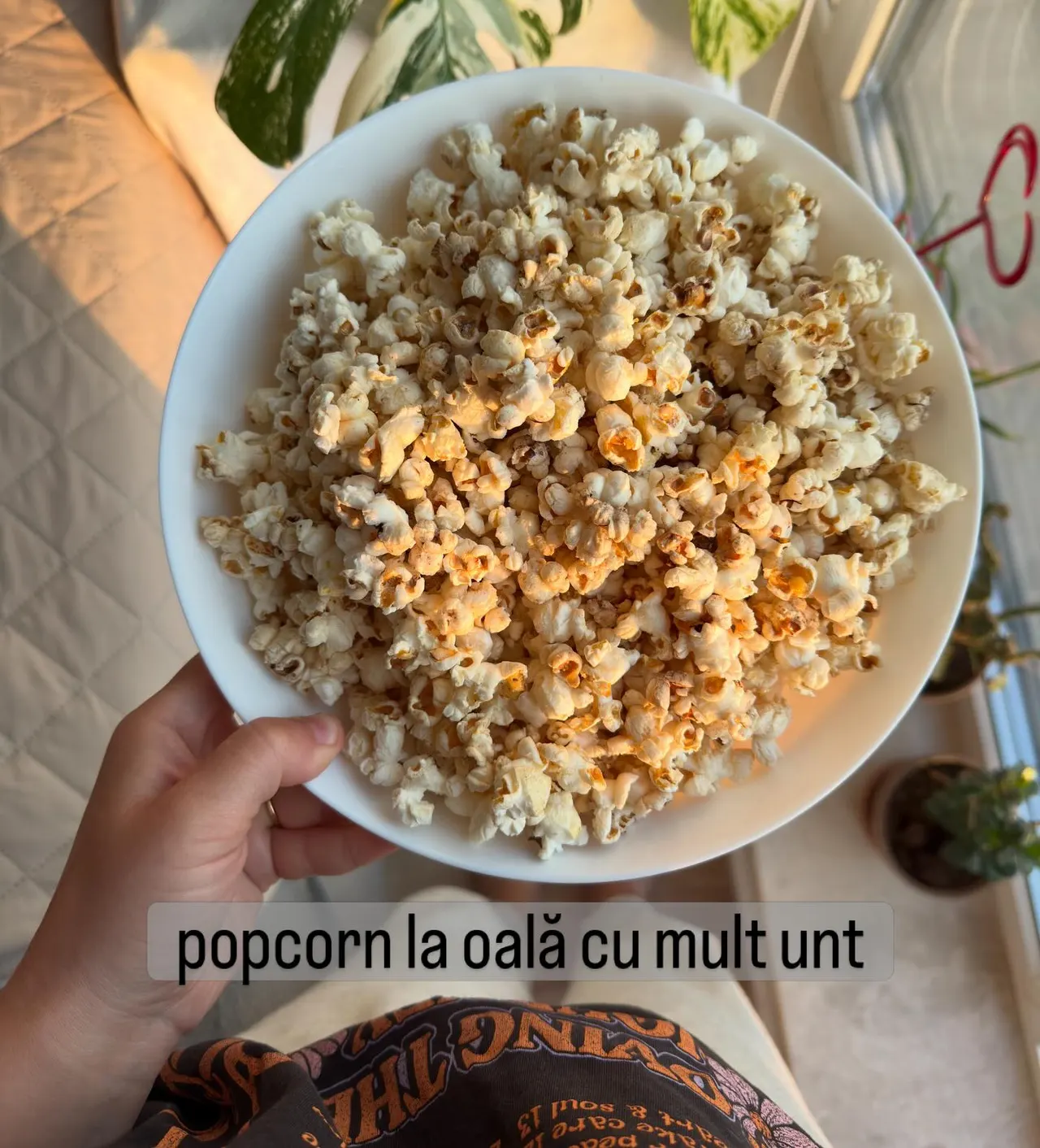 popcorn la oală cu mult unt