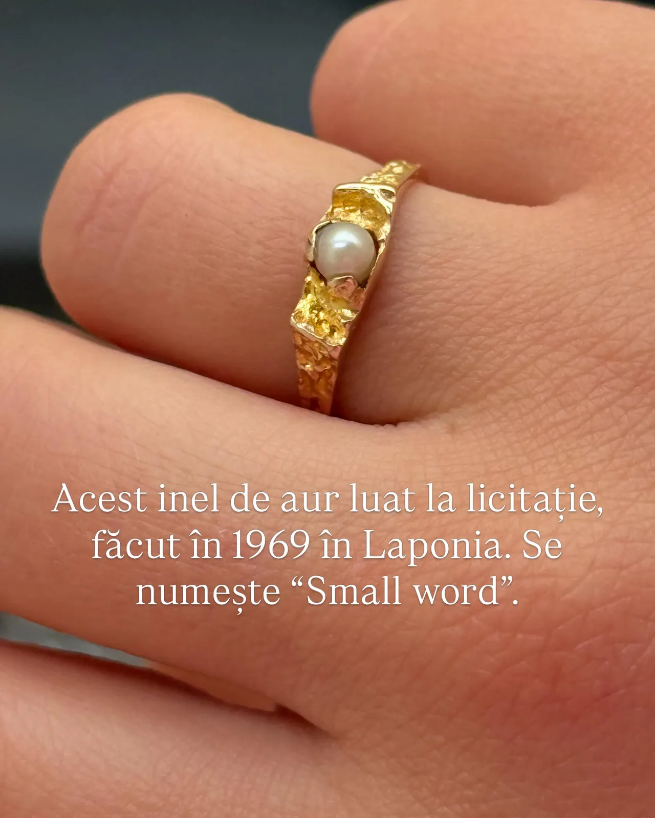 Acest inel de aur luat la licitație,