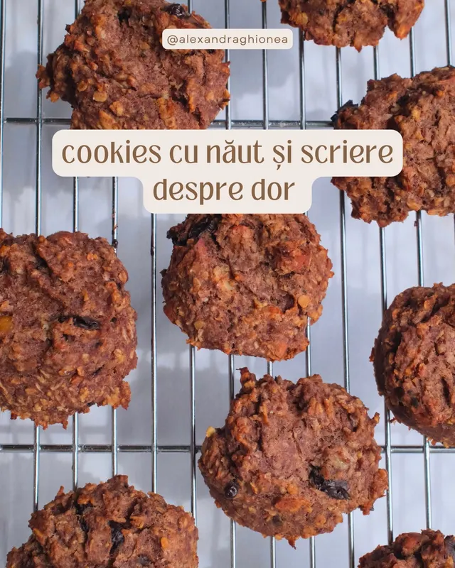 cookies cu năut și scriere